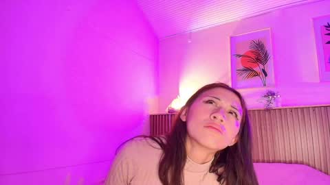 Snapshot of milyrouse___ chatting on December 13, 12:42 am Milly online show from December 13, 12:42 am