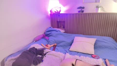 Snapshot of milyrouse___ chatting on December 15, 4:04 pm Milly online show from December 15, 4:04 pm