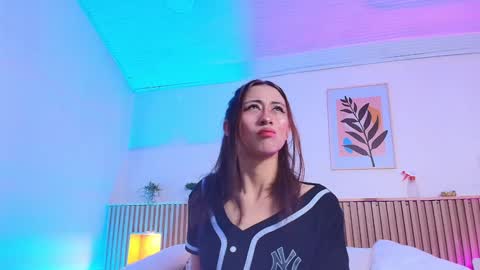 Snapshot of milyrouse___ chatting on December 28, 8:04 pm Milly online show from December 28, 8:04 pm
