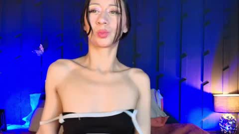 Snapshot of milyrouse___ chatting on October 19, 1:23 pm Milly online show from October 19, 1:23 pm