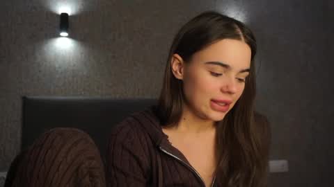 Linda online show from March 8, 2:54 pm