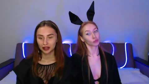 mimi_red online show from April 20, 3:37 pm