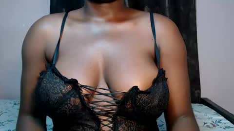 mimiebony online show from July 28, 7:59 am