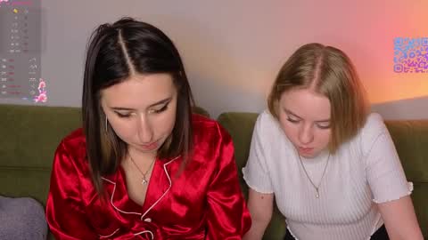 Snapshot of mimipaws chatting on April 6, 7:48 pm MilaBlack and StacyBlonde Today unboxing Lovens OMG online show from April 6, 7:48 pm