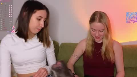 Snapshot of mimipaws chatting on April 11, 8:46 pm MilaBlack and StacyBlonde Today unboxing Lovens OMG online show from April 11, 8:46 pm