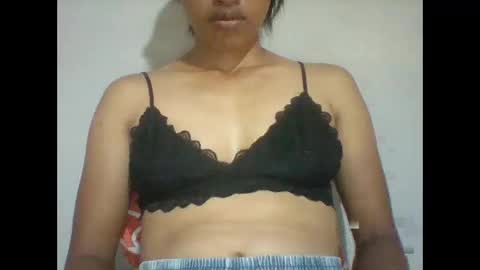 Snapshot of mimisexy295320 chatting on January 7, 10:43 am mimisexy295320 online show from January 7, 10:43 am