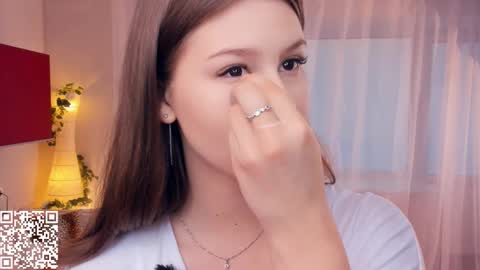 Snapshot of minditrelles chatting on October 25, 7:16 am Mindi online show from October 25, 7:16 am