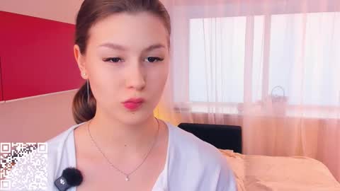 Snapshot of minditrelles chatting on November 7, 7:19 am Mindi online show from November 7, 7:19 am