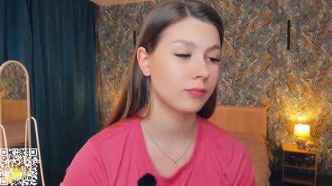 Snapshot of minditrelles chatting on December 4, 7:17 am Mindi online show from December 4, 7:17 am