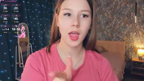 Snapshot of minditrelles chatting on December 5, 7:06 am Mindi online show from December 5, 7:06 am