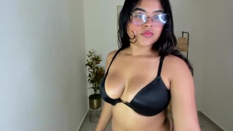 Snapshot of mindy_claker chatting on May 9, 12:32 pm Mindy online show from May 9, 12:32 pm