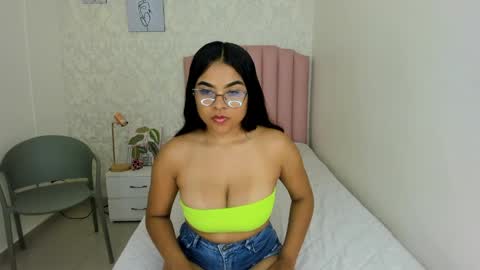 Snapshot of mindy_claker chatting on May 27, 12:24 pm Mindy online show from May 27, 12:24 pm