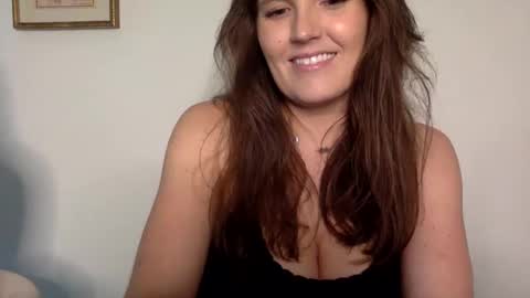 Snapshot of mindymounds chatting on May 9, 11:54 pm Mindy online show from May 9, 11:54 pm