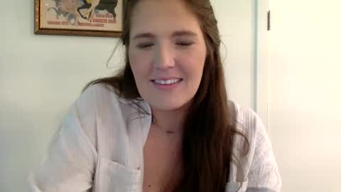 Snapshot of mindymounds chatting on May 18, 9:42 pm Mindy online show from May 18, 9:42 pm