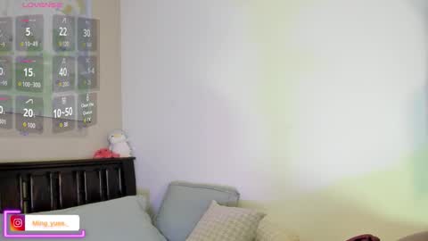 Snapshot of ming_yue_ chatting on December 17, 11:55 pm My name is Fer Nice to meet you give it a thumbs up please its important online show from December 17, 11:55 pm