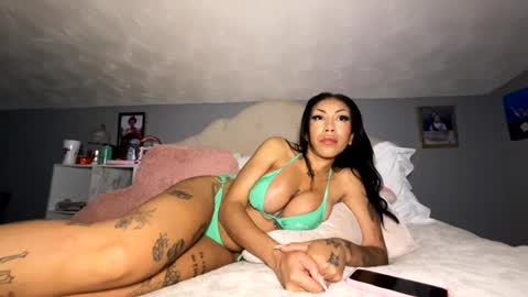 mingleeroseatx online show from October 6, 5:10 pm