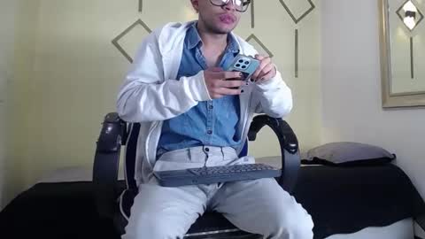 Minho Reyes online show from December 3, 12:58 pm