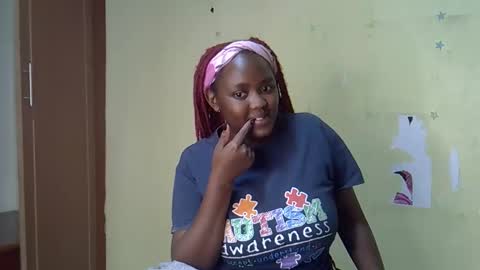 mini_karee online show from February 17, 10:45 am