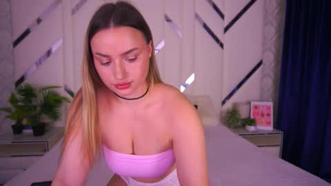 minifox_ online show from November 8, 8:36 am