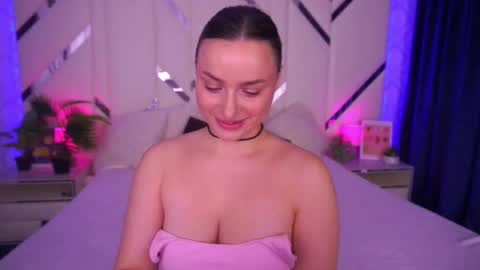 minifox_ online show from November 15, 8:33 am