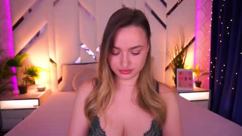 minifox_ online show from March 1, 8:27 am