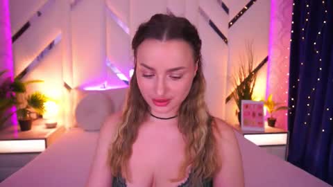 minifox_ online show from March 8, 7:45 am