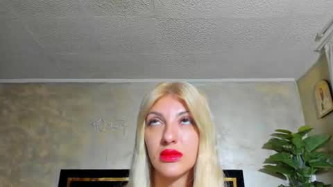 minihoty online show from June 24, 4:11 am