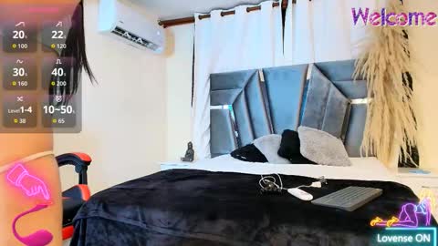 minilove_01 online show from November 3, 12:17 pm