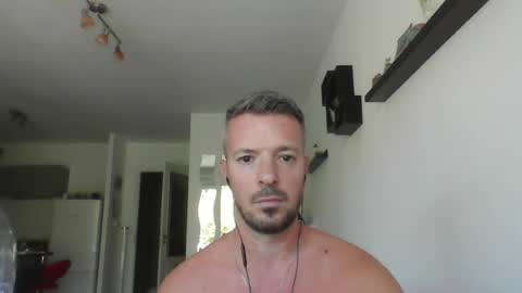 Snapshot of minka28 chatting on July 4, 9:37 am minka28 online show from July 4, 9:37 am