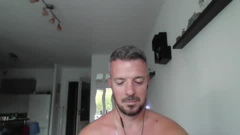 Snapshot of minka28 chatting on July 16, 5:19 pm minka28 online show from July 16, 5:19 pm