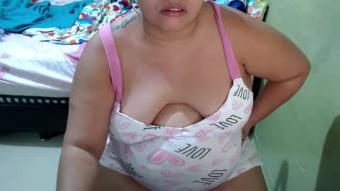 Snapshot of minnie_bbw69 chatting on January 21, 1:18 am Andrea online show from January 21, 1:18 am