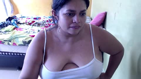 Snapshot of minnie_bbw69 chatting on February 6, 6:46 pm Andrea online show from February 6, 6:46 pm