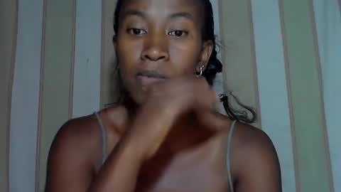 Snapshot of minouch211907 chatting on February 13, 5:33 pm minouch211907 online show from February 13, 5:33 pm