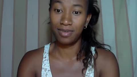 Snapshot of minouch211907 chatting on February 15, 2:58 am minouch211907 online show from February 15, 2:58 am