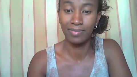 Snapshot of minouch211907 chatting on February 18, 6:15 am minouch211907 online show from February 18, 6:15 am