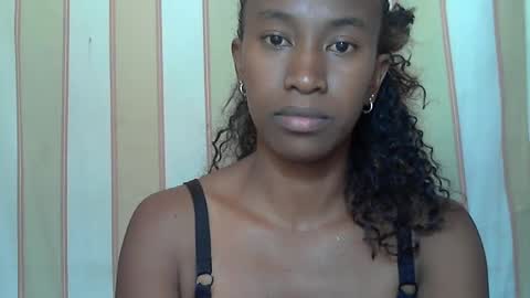 Snapshot of minouch211907 chatting on February 18, 11:11 am minouch211907 online show from February 18, 11:11 am