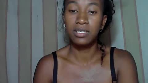 Snapshot of minouch211907 chatting on February 19, 2:44 am minouch211907 online show from February 19, 2:44 am