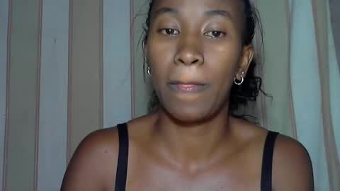 Snapshot of minouch211907 chatting on February 19, 4:55 pm minouch211907 online show from February 19, 4:55 pm