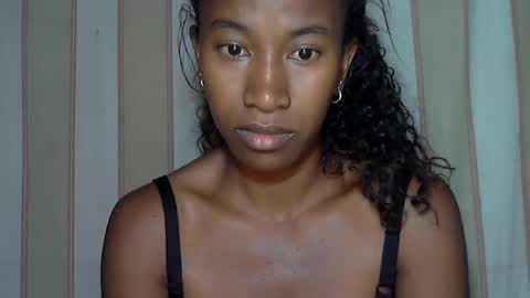 Snapshot of minouch211907 chatting on February 20, 2:07 am minouch211907 online show from February 20, 2:07 am