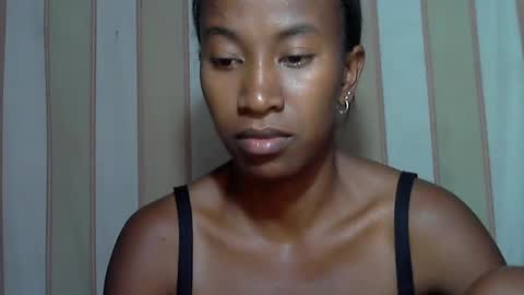 Snapshot of minouch211907 chatting on February 20, 6:35 pm minouch211907 online show from February 20, 6:35 pm