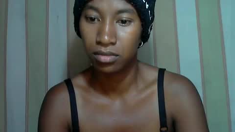 Snapshot of minouch211907 chatting on February 21, 2:50 am minouch211907 online show from February 21, 2:50 am