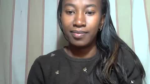 Snapshot of minouch211907 chatting on March 3, 12:48 am minouch211907 online show from March 3, 12:48 am