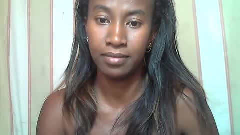 Snapshot of minouch211907 chatting on March 11, 11:44 am minouch211907 online show from March 11, 11:44 am