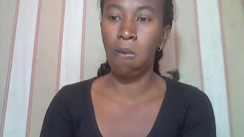 Snapshot of minouch211907 chatting on September 9, 7:41 am minouch211907 online show from September 9, 7:41 am