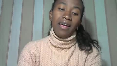 Snapshot of minouch211907 chatting on September 12, 3:50 am minouch211907 online show from September 12, 3:50 am