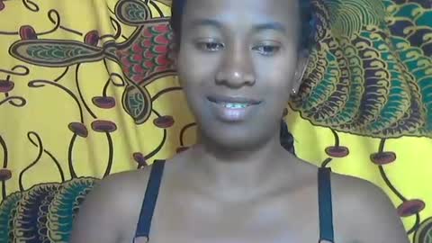 Snapshot of minouch211907 chatting on October 18, 7:53 am minouch211907 online show from October 18, 7:53 am