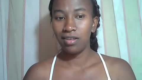 Snapshot of minouch211907 chatting on October 21, 7:42 am minouch211907 online show from October 21, 7:42 am