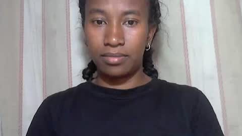 Snapshot of minouch211907 chatting on November 11, 6:13 am minouch211907 online show from November 11, 6:13 am