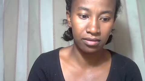 Snapshot of minouch211907 chatting on November 21, 2:43 am minouch211907 online show from November 21, 2:43 am