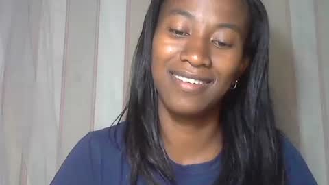 Snapshot of minouch211907 chatting on December 1, 2:27 am minouch211907 online show from December 1, 2:27 am